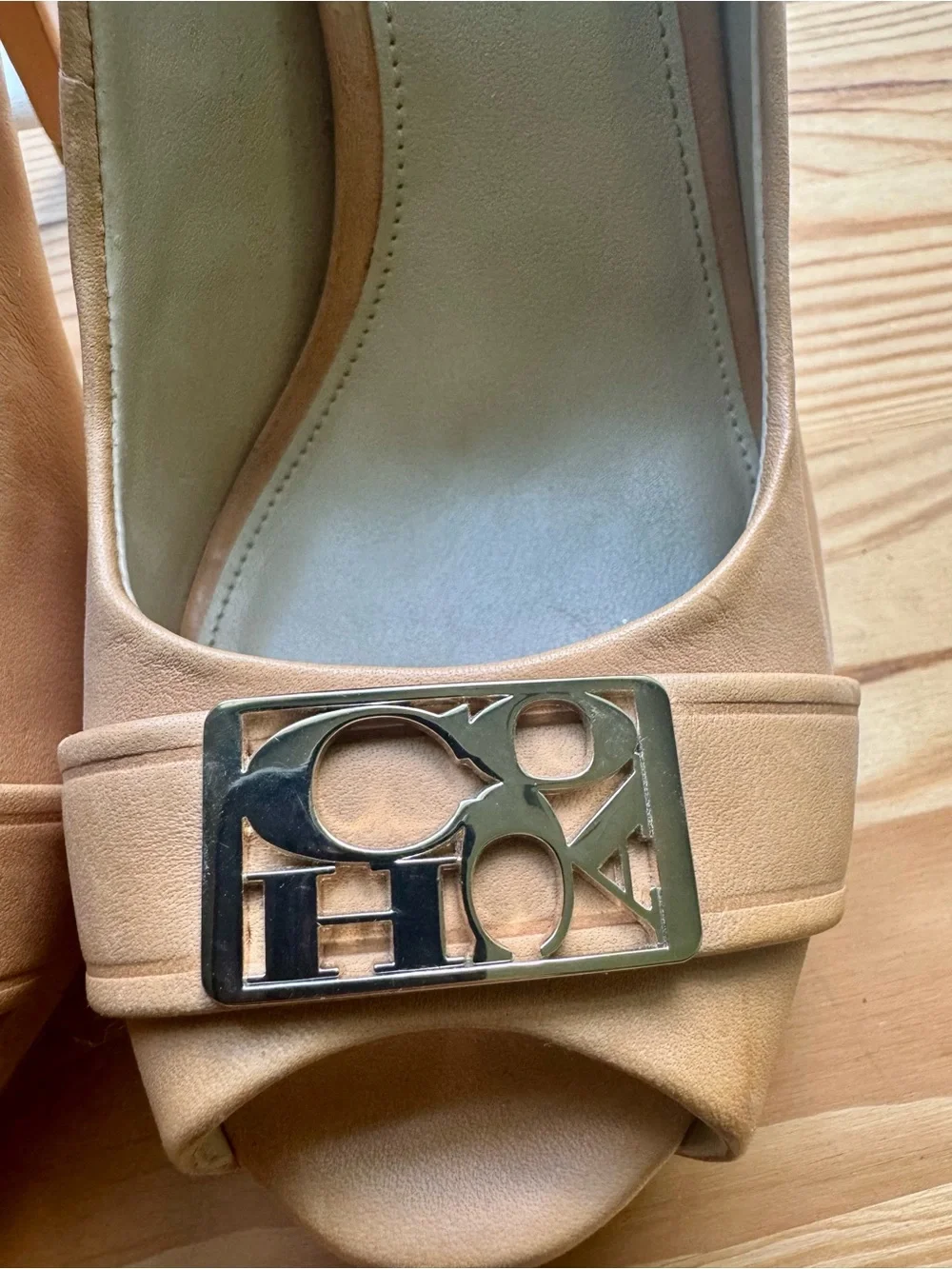 Coach classic peep